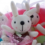 Букет из мягких игрушек "Розовые зайцы" 1